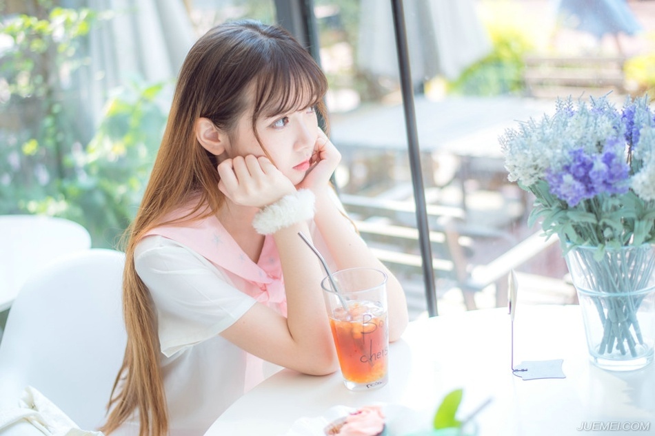 “哦？”看着一副我知道内情表情的管家，孟达眉头微微皱起：“这件事我无法做主，当由主公决断，不过主公如今不在城中，你随我来。”